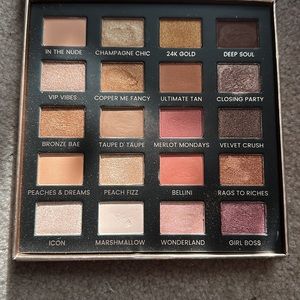 Iconic London day to slay eyeshadow palette